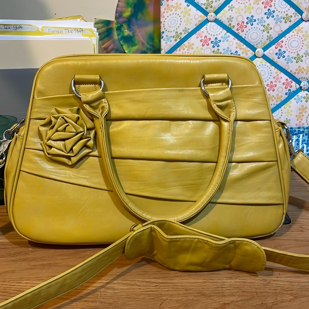 JO TOTES CAMERA BAG. Gently used. Includes moveable dividers.